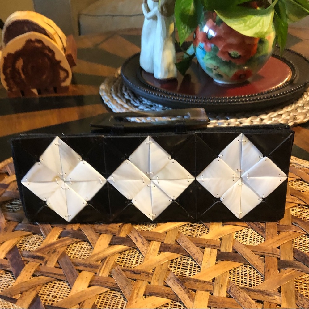 VINTAGE 1950’s MOTHER OF PEARL SMALL HANDBAG